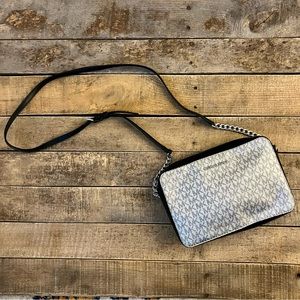 Michael Kors Jet Set Crossbody Bag, black/silver